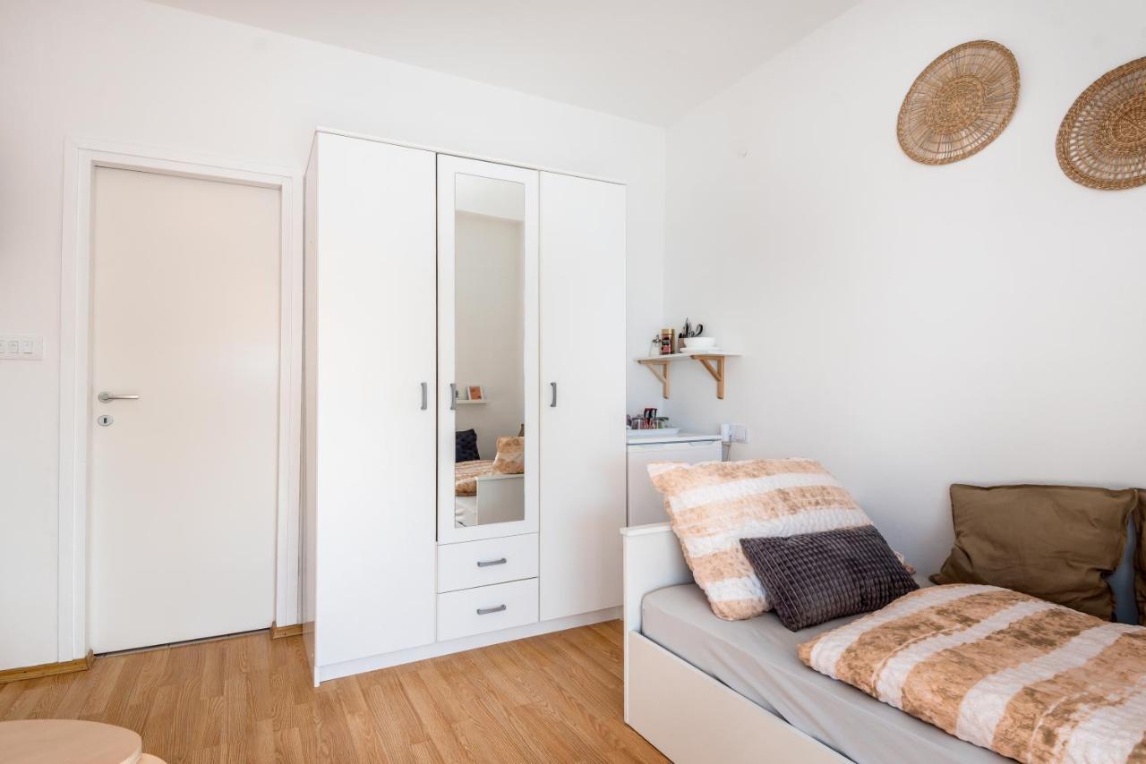 Apartment And Rooms Dalmatiko Vodice Ngoại thất bức ảnh
