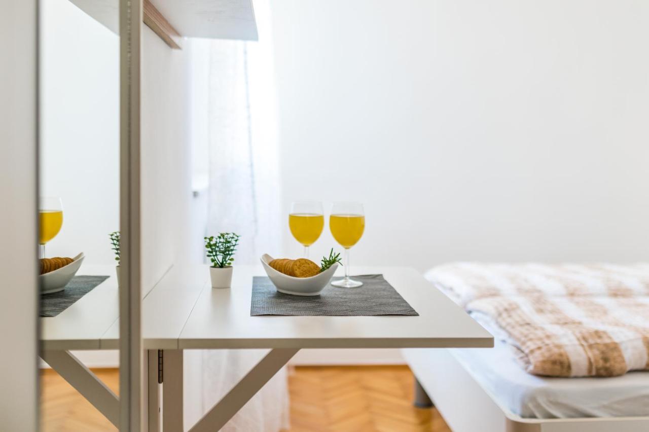 Apartment And Rooms Dalmatiko Vodice Ngoại thất bức ảnh